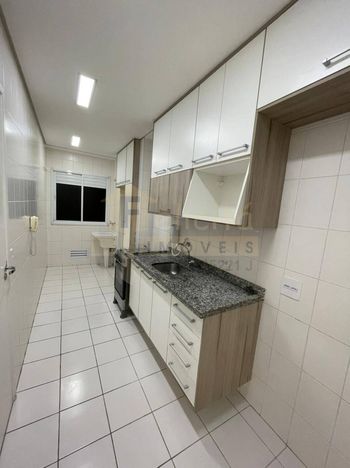 Foto 2 do(a) Apartamento de 2 quartos à venda em Jardim Tupanci, Barueri