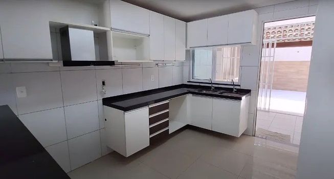 Foto 5 do(a) Casa de 4 quartos à venda em Itaperi, Fortaleza