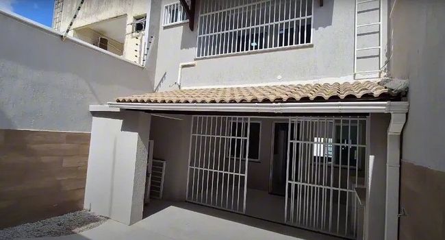 Foto 3 do(a) Casa de 4 quartos à venda em Itaperi, Fortaleza