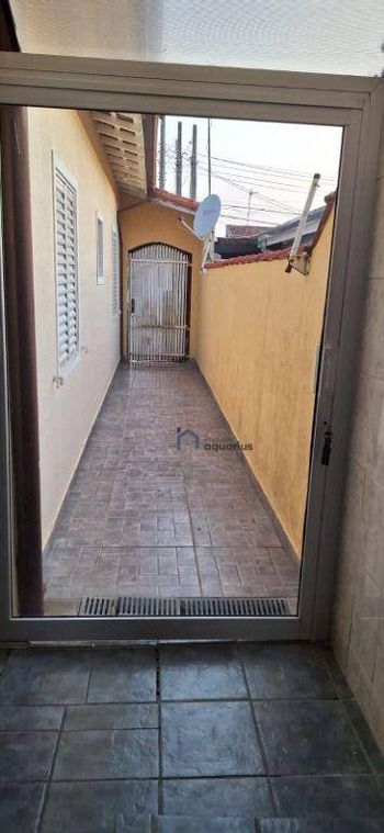 Foto 4 do(a) Casa de 3 quartos à venda em Parque Califórnia, Jacareí
