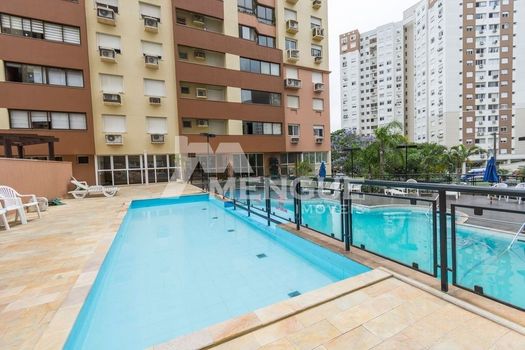 Foto 31 do(a) Apartamento de 3 quartos à venda em Vila Ipiranga, Porto Alegre