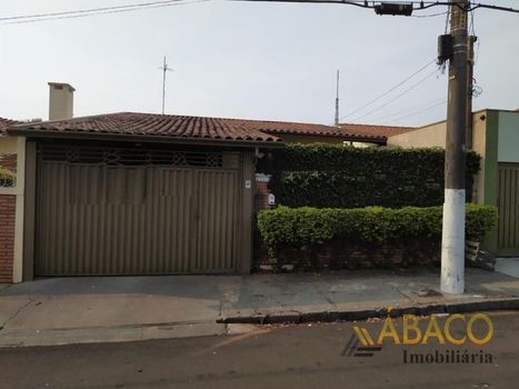Foto 1 do(a) Casa de 3 quartos à venda em Jardim Macarengo, São Carlos
