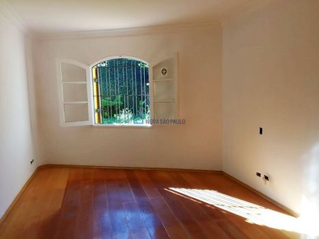 Foto 20 do(a) Casa de 4 quartos à venda em Jardim Leonor, São Paulo