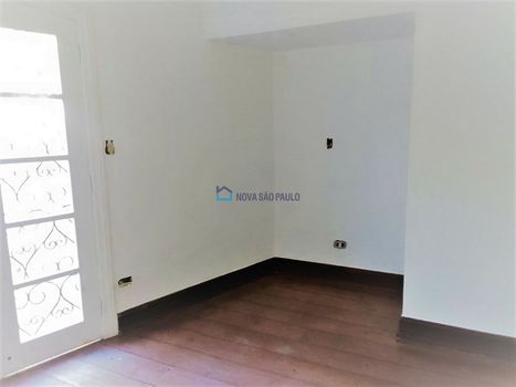 Foto 19 do(a) Casa de 4 quartos à venda em Jardim Leonor, São Paulo