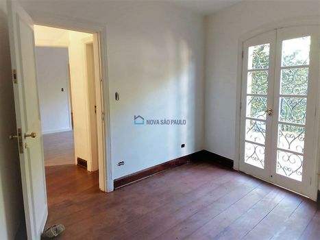 Foto 13 do(a) Casa de 4 quartos à venda em Jardim Leonor, São Paulo