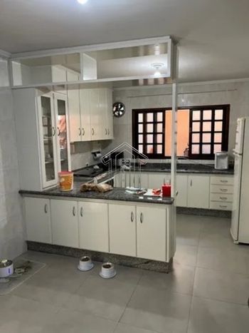 Foto 4 do(a) Casa de 3 quartos à venda em Jardim Marek, Santo André