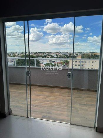 Foto 17 do(a) Cobertura de 2 quartos à venda em Segismundo Pereira, Uberlândia