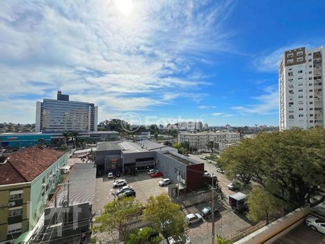 Foto 42 do(a) Apartamento de 3 quartos à venda em Vila Ipiranga, Porto Alegre