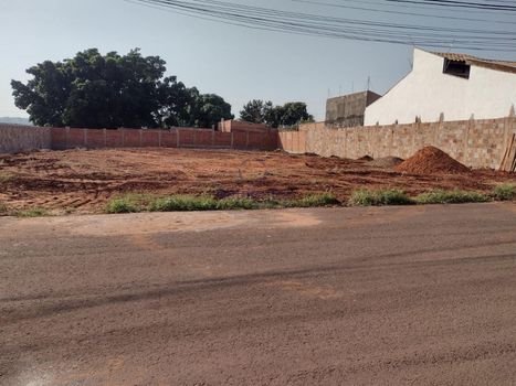 Foto 2 do(a) Terreno false à venda em Vila Marli, Campo Grande