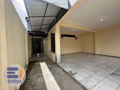Foto 3 do(a) Casa de 4 quartos para alugar em Antônio Bezerra, Fortaleza