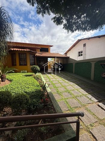 Foto 2 do(a) Casa de 3 quartos à venda em Jardim Guanabara, Belo Horizonte