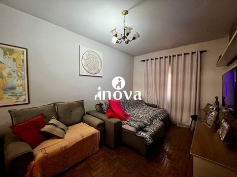Foto 2 do(a) Casa de 5 quartos à venda em Santa Maria, Uberaba