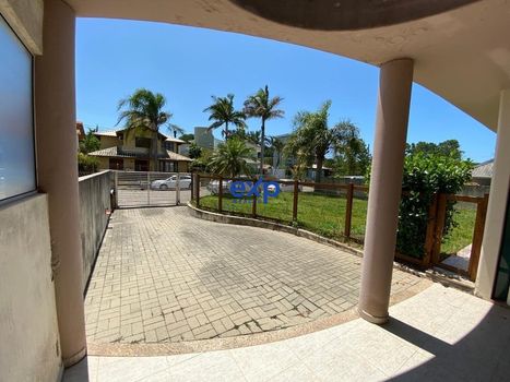 Foto 5 do(a) Casa em Condomínio de 3 quartos à venda em Barra da Lagoa, Florianópolis