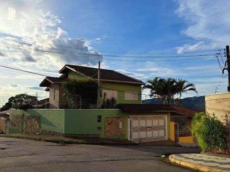 Foto 2 do(a) Casa de 3 quartos à venda em Vila Lavínia, Mogi das Cruzes