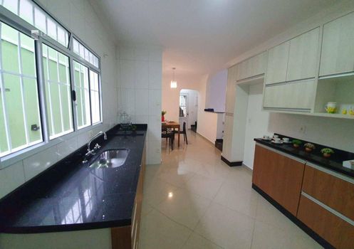 Foto 1 do(a) Casa de 3 quartos à venda em Vila Lavínia, Mogi das Cruzes