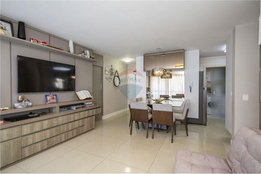 Foto 3 do(a) Apartamento de 3 quartos à venda em Água Verde, Curitiba