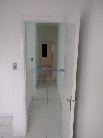 Foto 4 do(a) Casa de 2 quartos à venda em Jardim Itacolomi, São Paulo