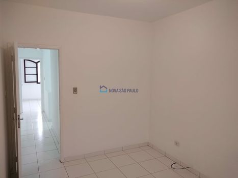 Foto 6 do(a) Casa de 2 quartos à venda em Jardim Itacolomi, São Paulo