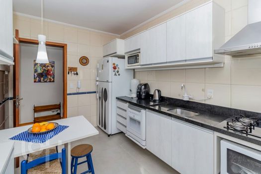 Foto 25 do(a) Apartamento de 2 quartos à venda em Vila Ipiranga, Porto Alegre