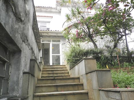 Foto 1 do(a) Casa de 4 quartos à venda em Cambuci, São Paulo