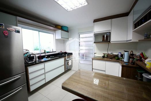 Foto 2 do(a) Casa de 3 quartos à venda em Vila Inglesa, São Paulo