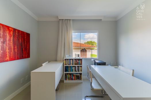 Foto 16 do(a) Casa em Condomínio de 5 quartos à venda em Santo Inácio, Curitiba