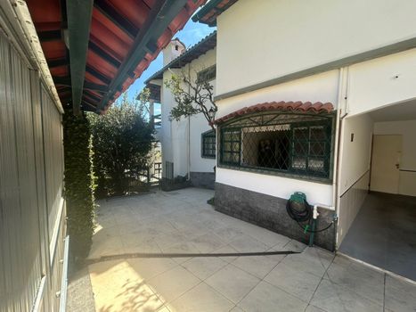 Foto 4 do(a) Casa de 3 quartos à venda em Mosela, Petrópolis