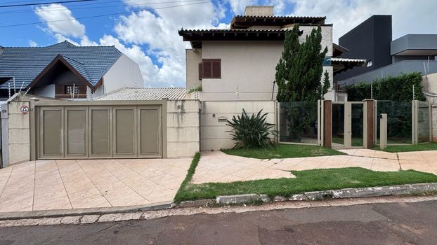 Foto 1 do(a) Casa de 4 quartos à venda em Chácara Cachoeira, Campo Grande
