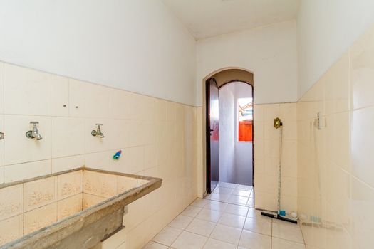 Foto 21 do(a) Casa de 4 quartos à venda em Parque São Rafael, São Paulo