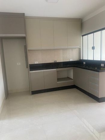 Foto 2 do(a) Casa de 3 quartos à venda em Parque Residencial Tuiuti, Maringá