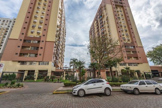 Foto 3 do(a) Apartamento de 3 quartos à venda em Vila Ipiranga, Porto Alegre