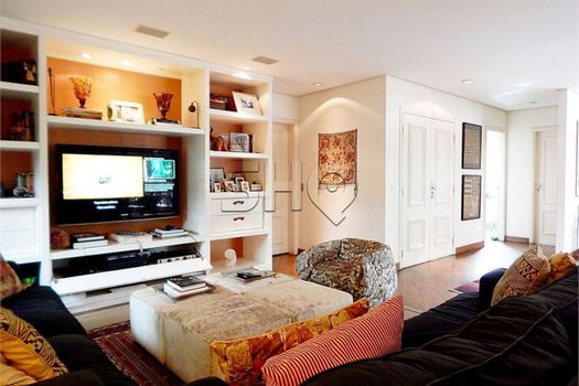 Foto 3 do(a) Apartamento de 3 quartos à venda em Vila Nova Conceição, São Paulo