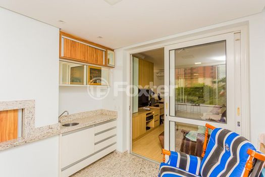Foto 9 do(a) Apartamento de 3 quartos à venda em Chácara das Pedras, Porto Alegre