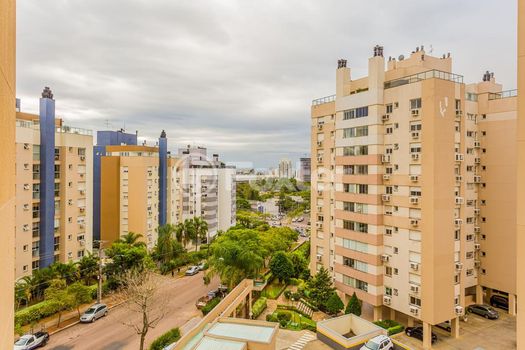 Foto 13 do(a) Apartamento de 3 quartos à venda em Chácara das Pedras, Porto Alegre