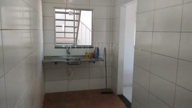 Foto 3 do(a) Casa de 3 quartos à venda em Maria Helena, Belo Horizonte