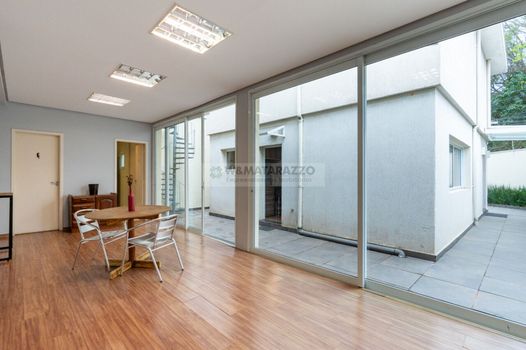 Foto 9 do(a) Casa de 4 quartos à venda em Jardim Petrópolis, São Paulo