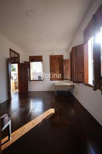 Foto 4 do(a) Sala / Conjunto Comercial de 6 quartos à venda em Fundinho, Uberlândia