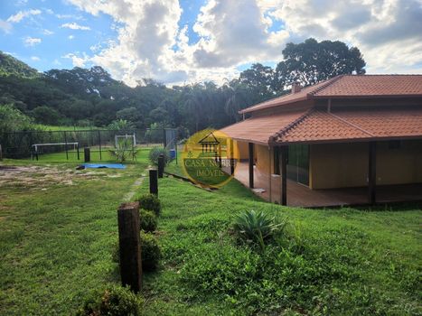 Foto 3 do(a) Fazenda / Sítio / Chácara de 4 quartos à venda em null, Mateus Leme