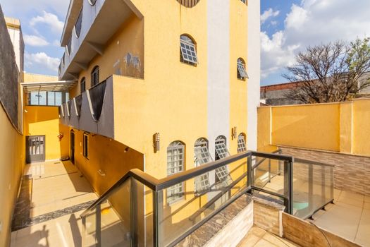 Foto 1 do(a) Casa de 6 quartos à venda em Vila Brasilândia, São Paulo