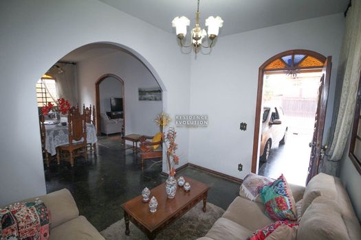 Foto 4 do(a) Casa de 5 quartos à venda em Vila Cloris, Belo Horizonte