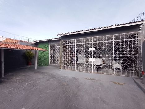 Foto 3 do(a) Casa de 4 quartos à venda em Cidade dos Funcionários, Fortaleza