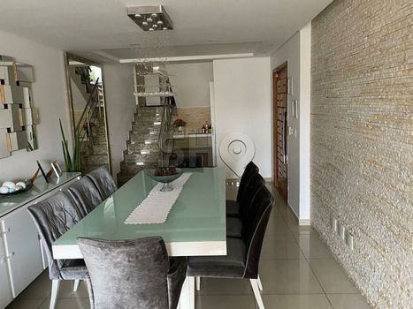 Foto 3 do(a) Casa de 3 quartos à venda em Vila São Vicente, São Paulo