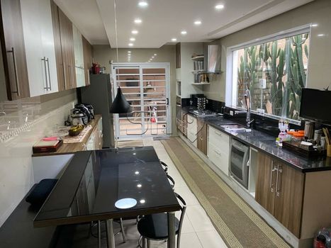 Foto 6 do(a) Casa de 3 quartos à venda em Vila São Vicente, São Paulo