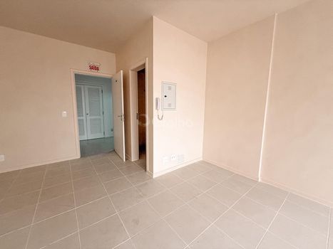 Foto 1 do(a) Sala / Conjunto Comercial false à venda em Estreito, Florianópolis