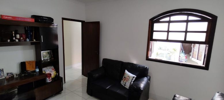 Foto 1 do(a) Casa de 2 quartos à venda em Jardim Utinga, Santo André