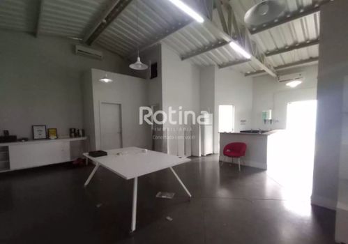 Foto 3 do(a) Sala / Conjunto Comercial false à venda em Fundinho, Uberlândia