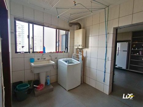 Foto 23 do(a) Apartamento de 3 quartos à venda em Zona 07, Maringá