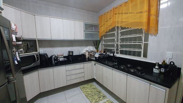 Foto 5 do(a) Casa de 3 quartos à venda em Guarujá, Porto Alegre