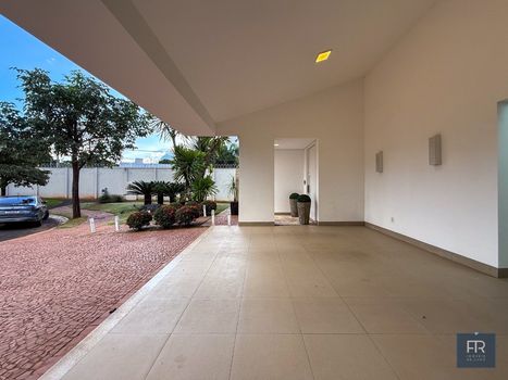 Foto 2 do(a) Casa em Condomínio de 4 quartos à venda em Jardim Karaíba, Uberlândia