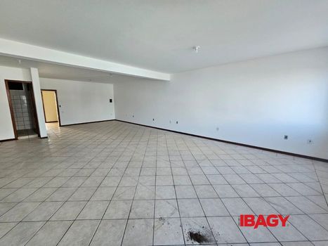 Foto 2 do(a) Sala / Conjunto Comercial false para alugar em Centro, Biguaçu